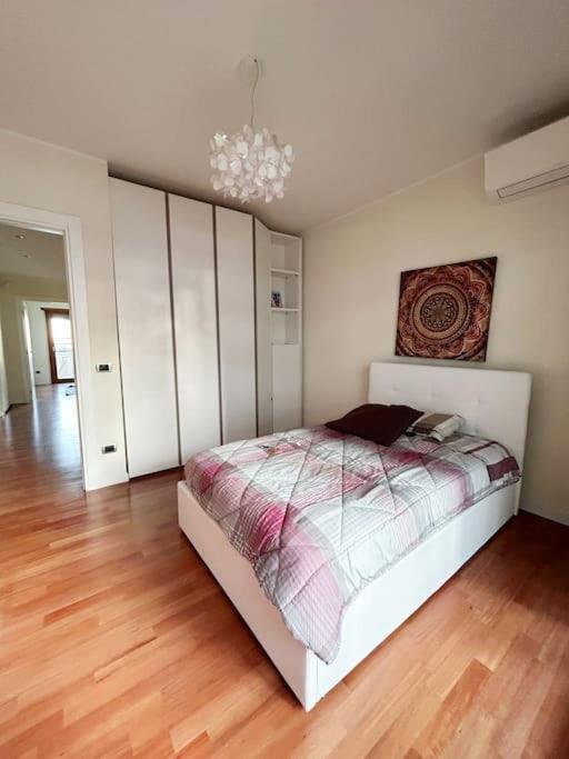 Rp Luxury House - Eur Apartment